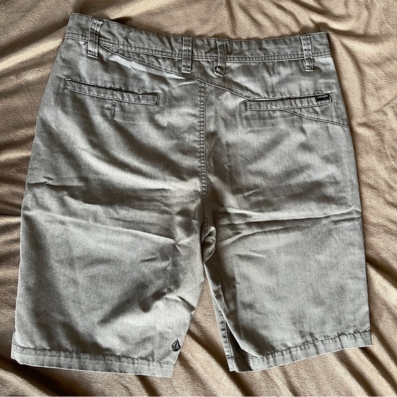 Volcom Men’s Gray Shorts - Picture 6 of 9